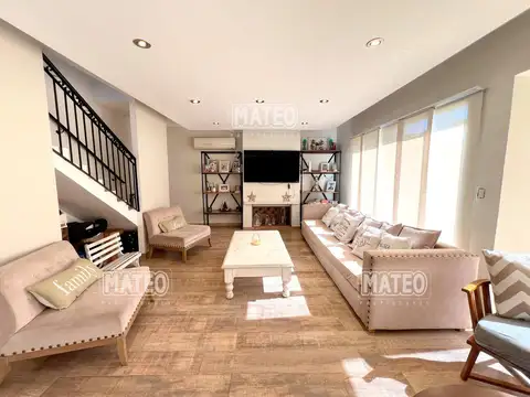 PROPIEDAD CON FONDO A AREA VERDE