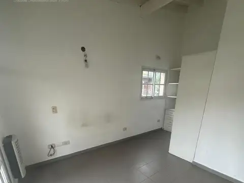 Depto Tipo Casa en Alquiler en Morón, $ 900.000
