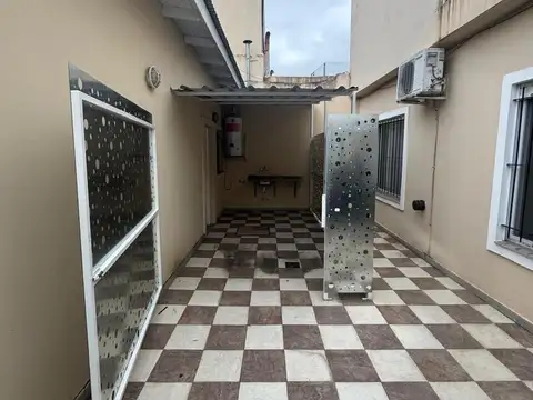 Depto Tipo Casa en Alquiler con 1 cocheras