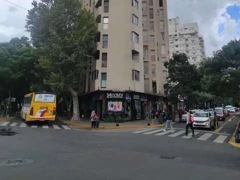 Alquiler de Departamento 2 dormitorios en calle 12 esquina 54,  La Plata.
