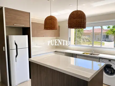 Casa 4 ambientes con 3 baños