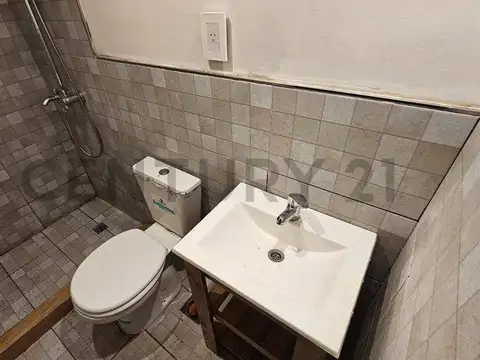 Casa 2 ambientes con 1 baño