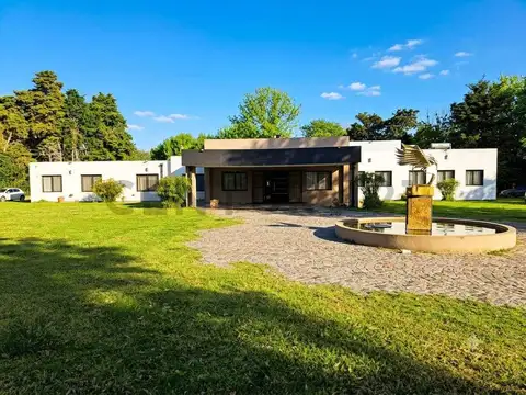 El Remanso. Casa 5 habitaciones mas dependencia, sobre lote de 6.200 m2