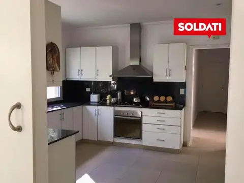 Casa en Alquiler con 2 cocheras