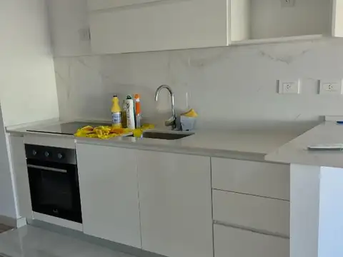 Hermoso Departamento con amplio balcón al frente