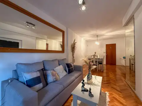 Venta departamento semi piso de 2 dormitorios con doble balcón  barrio Martin, Rosario