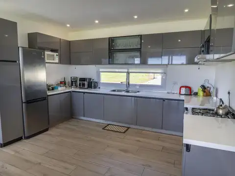 Casa en Venta, 4 Dormitorios,  Barrio San Sebastián,  Escobar, G.B.A Norte