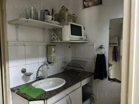 Venta Galpón con local, oficinas y terreno. 1200 m en Jose Leon Suarez