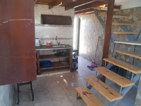 Casa 6 ambientes con 2 baños