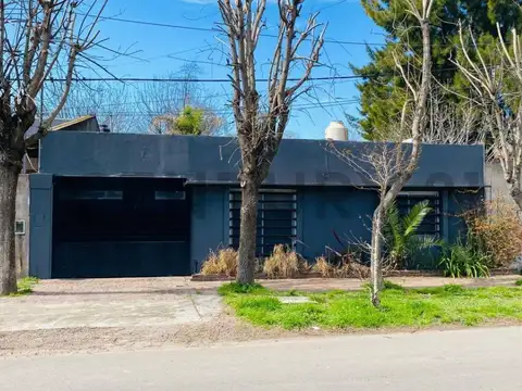 Casa en City Bell entre caminos  120m2,2 dormitorios mas escritorio y /o vestidor . 455 entre 22 y 2