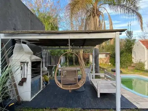 Casa en City Bell entre caminos  120m2,2 dormitorios mas escritorio y /o vestidor . 455 entre 22 y 2