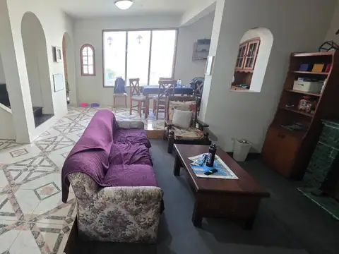 Casa en Venta con 2 cocheras