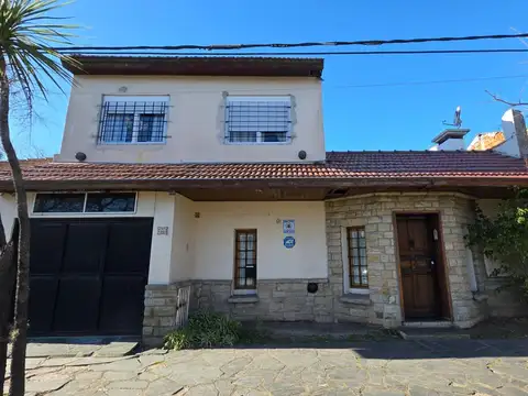 Casa 4 ambientes con 3 baños