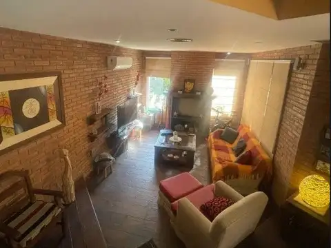 Casa 6 ambientes con 3 baños