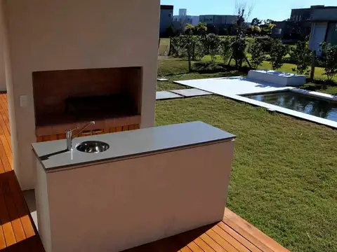 Casa en Venta con 6 cocheras