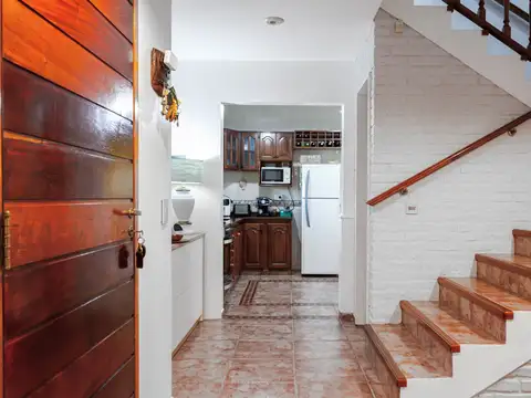 Casa en Alquiler con 2 cocheras