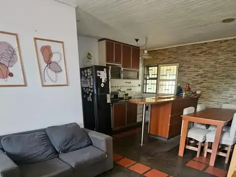 Casa 6 ambientes con 1 baño
