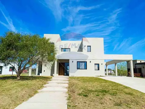 VENTA CASA 5 AMB. CON PISCINA  MEDAL CC, PILAR