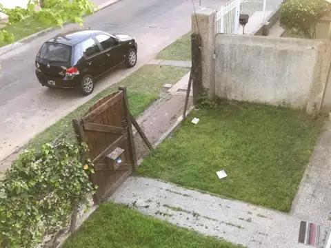 Casa 5 ambientes con 1 baño