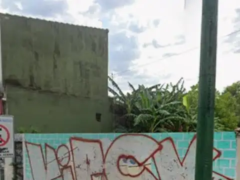 Lote de terreno con ubicacion  comercial sobre av. Brandsen a metros de Bacacay. (GD-123)