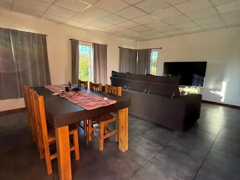 Casa 7 ambientes con 4 baños