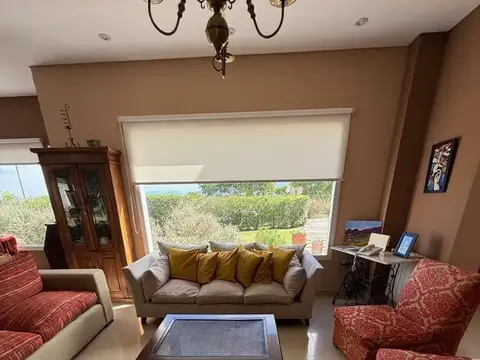 Casa en Venta con 4 cocheras