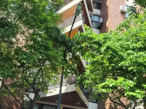 VENTA DE TRES AMB EN BELGRANO CON COCHERA LUMINOSO UNICO!