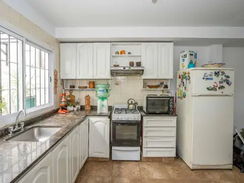 Depto Tipo Casa en Venta en Villa del Parque, USD 165.000