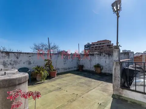 Venta CASA 5 ambientes, Flores, cochera y terraza