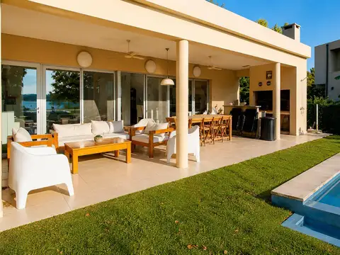 Casa en Alquiler en El Cazal, USD 1.450