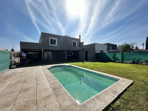 CASA EN VENTA 4 DORM BARRIO PRIVADO VILLA ALLENDE