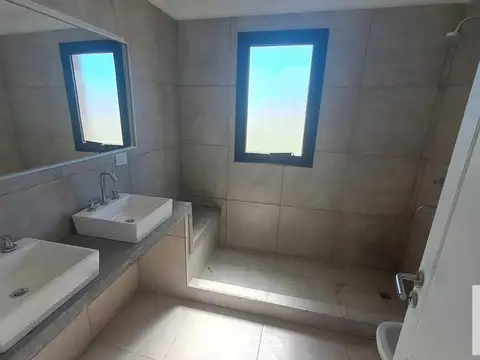 Casa en venta - 3 Dormitorios 2 Baños - Pinamar