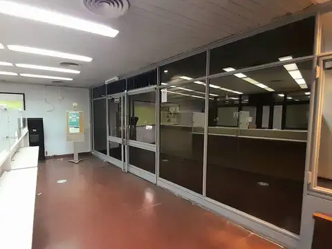 San Isidro centro - Importante edificio Comercial en 3 Plantas!