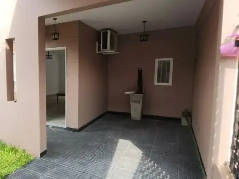 Casa en Ciudad Evita Barrio Democracia 3 dormitorios Pileta y jardín
