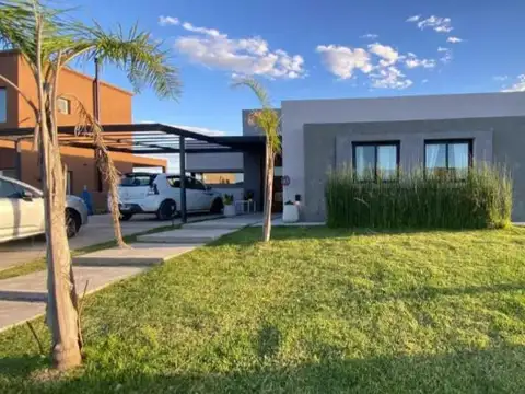 Casa 6 ambientes con 3 baños