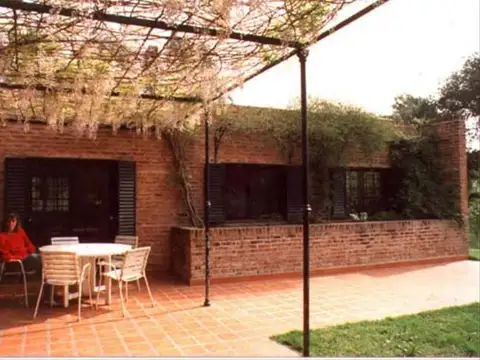 Casa en Venta con 2 cocheras