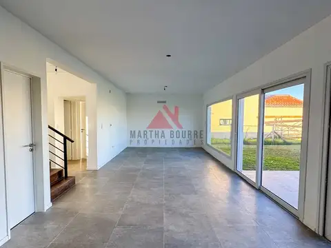 Casa 5 ambientes con 3 baños