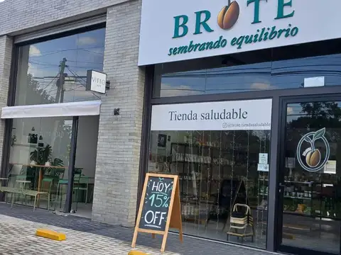 Local sobre calle SARAVI con estacionamiento propio