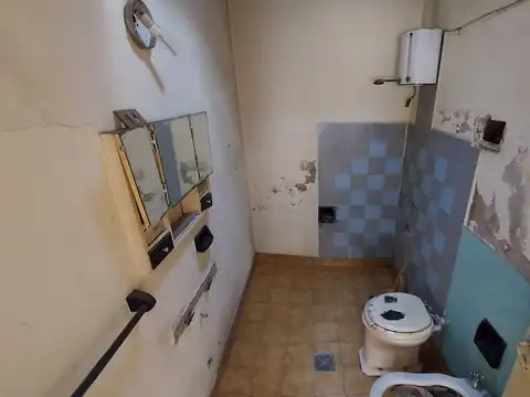 VENTA CASA CON COCHERA Y PATIO, LOTE PROPIO EN LA MATANZA