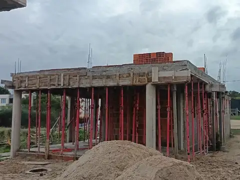Casa en venta c/ cochera en Barra De Portezuelo