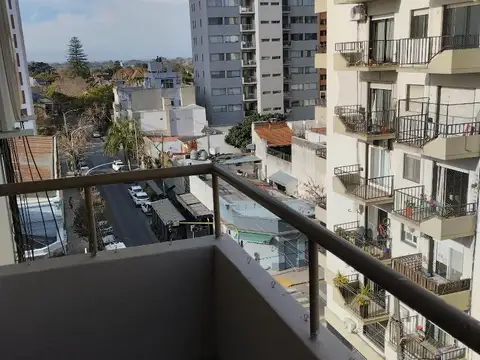 A ESTRENAR. Semipiso 3 amb, luminoso con cochera. RECICLADO.