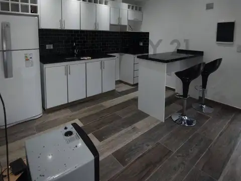 CASA EN VENTA CON PILETA BARRIO AEROPUERTO