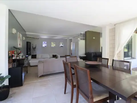 Casa 6 ambientes con 3 baños