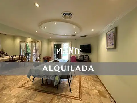 Casa en Alquiler con 2 cocheras