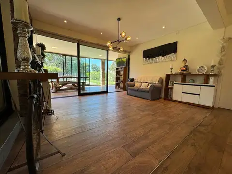 Casa 4 ambientes con 2 baños