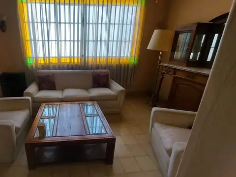 Casa 6 ambientes con 2 baños