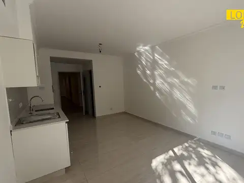 Alq. M. Leguizamón y Av. Riestra, 105 - Depto monoamb c/bcón - Loiacono Propiedades