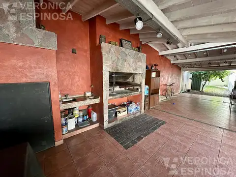 Casa 5 ambientes con 3 baños
