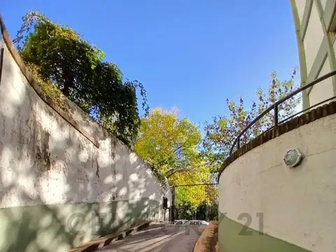 Av. Comodoro Martín Rivadavia 1800, Piso 0