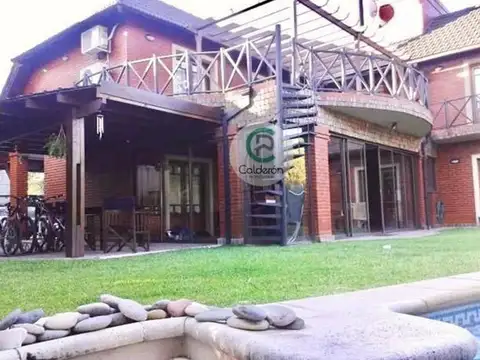 Casa 5 ambientes con 3 baños